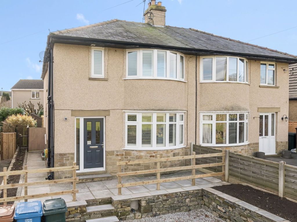 4 bed semidetached house for sale in Brackenley Lane, Embsay, Skipton