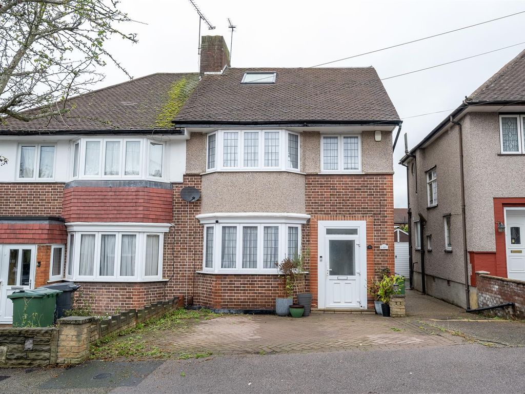 4 bed semidetached house for sale in Heriot Avenue, London E4, £