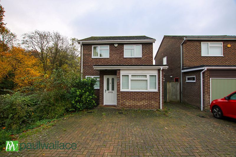 4 bed detached house to rent in Bencroft, Cheshunt, Waltham Cross EN7