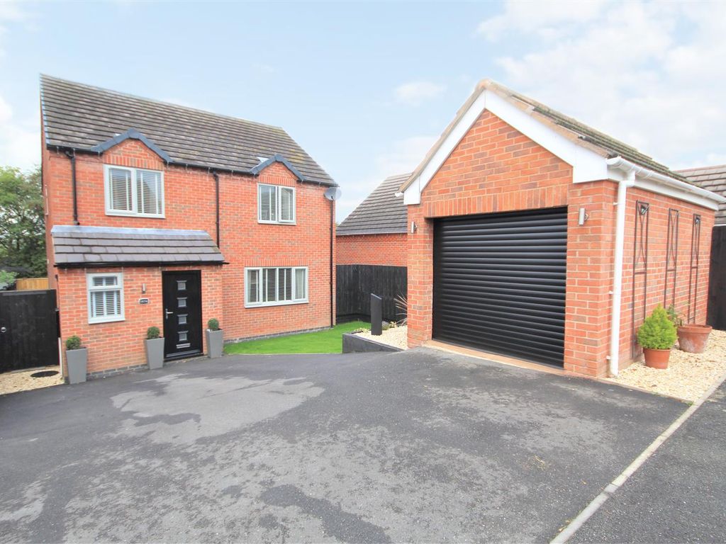 4 bed detached house for sale in Oversetts Road, Newhall, Swadlincote