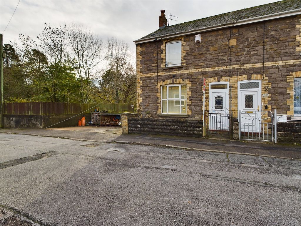 3 bed end terrace house for sale in Oxford Street, Abergavenny