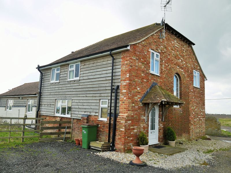 1 bed flat to rent in Romney Road, Lydd, Romney Marsh TN29, £850 pcm