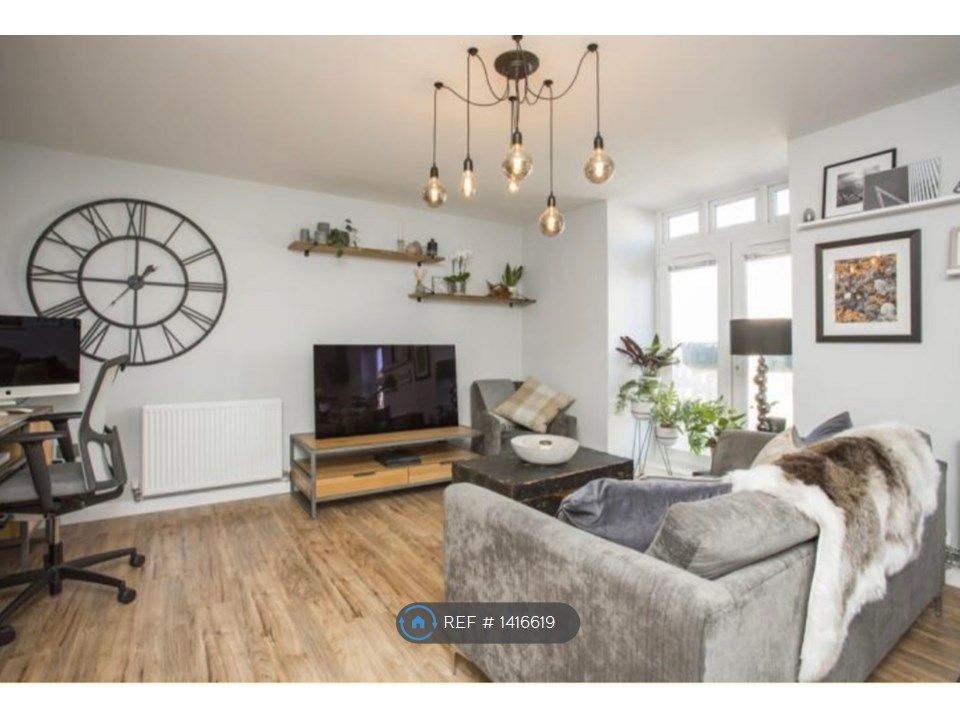 2 bed flat to rent in Taylor Close, Tonbridge TN9 Zoopla