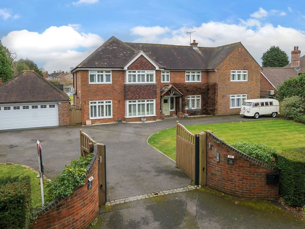 7 bed detached house for sale in Links Lane, Rowland's Castle PO9, £