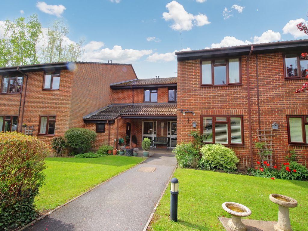 1 bed property for sale in Reeve Court, Tarragon Drive, Guildford GU2