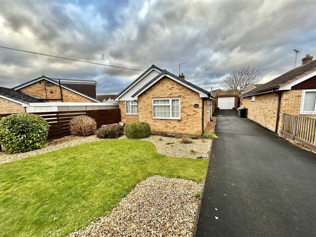 3 bed detached bungalow for sale in Parkfield Close, Kippax, Leeds LS25