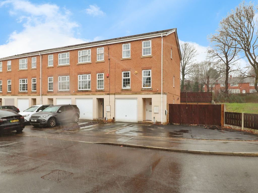 4 bed end terrace house for sale in Woodlands Chase, Rotherham, South