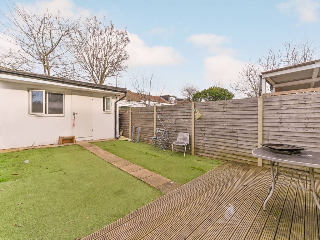 4 bed semidetached house for sale in Elm Road, Thornton Heath CR7, £