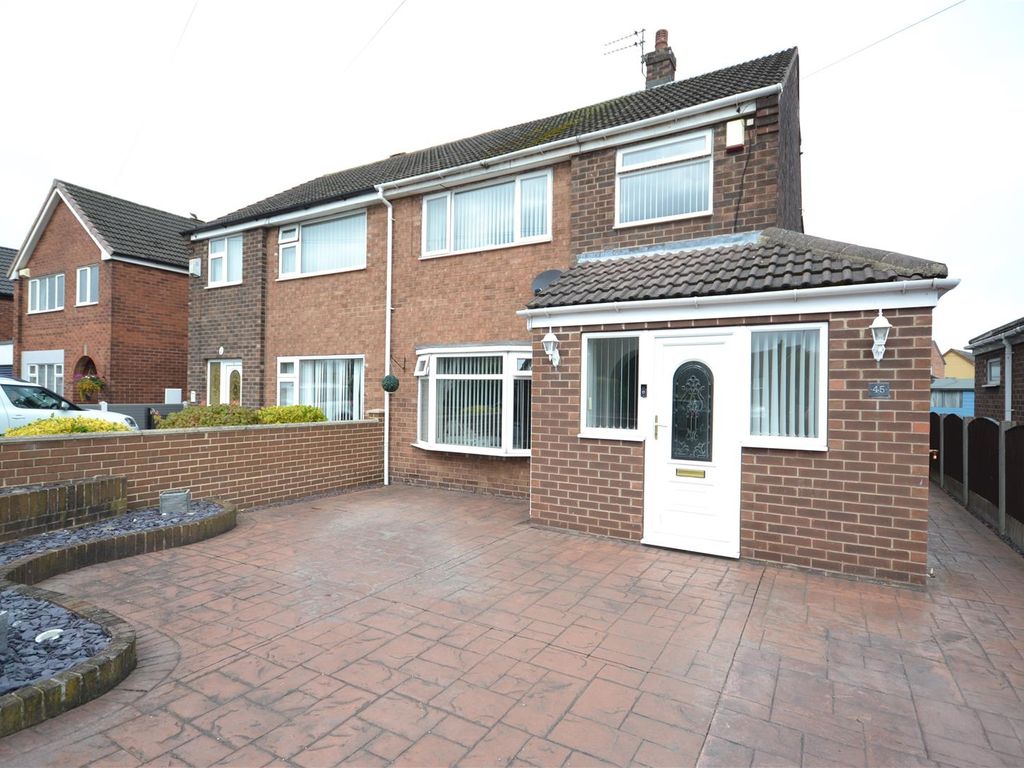 4 bed semidetached house for sale in Lowther Drive, Swillington, Leeds