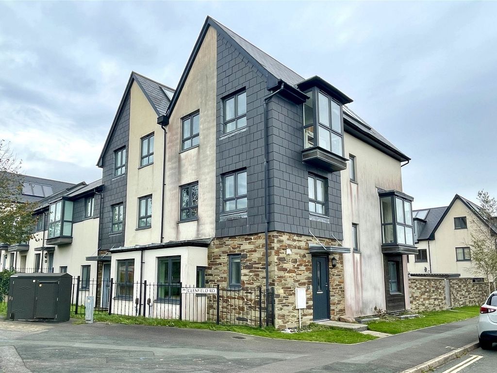 4 bed end terrace house for sale in Glenfield Road, Glenholt, Plymouth