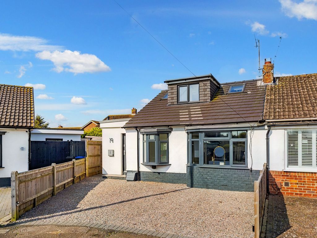 3 bed semidetached house for sale in Kingston Close, ShorehamBySea