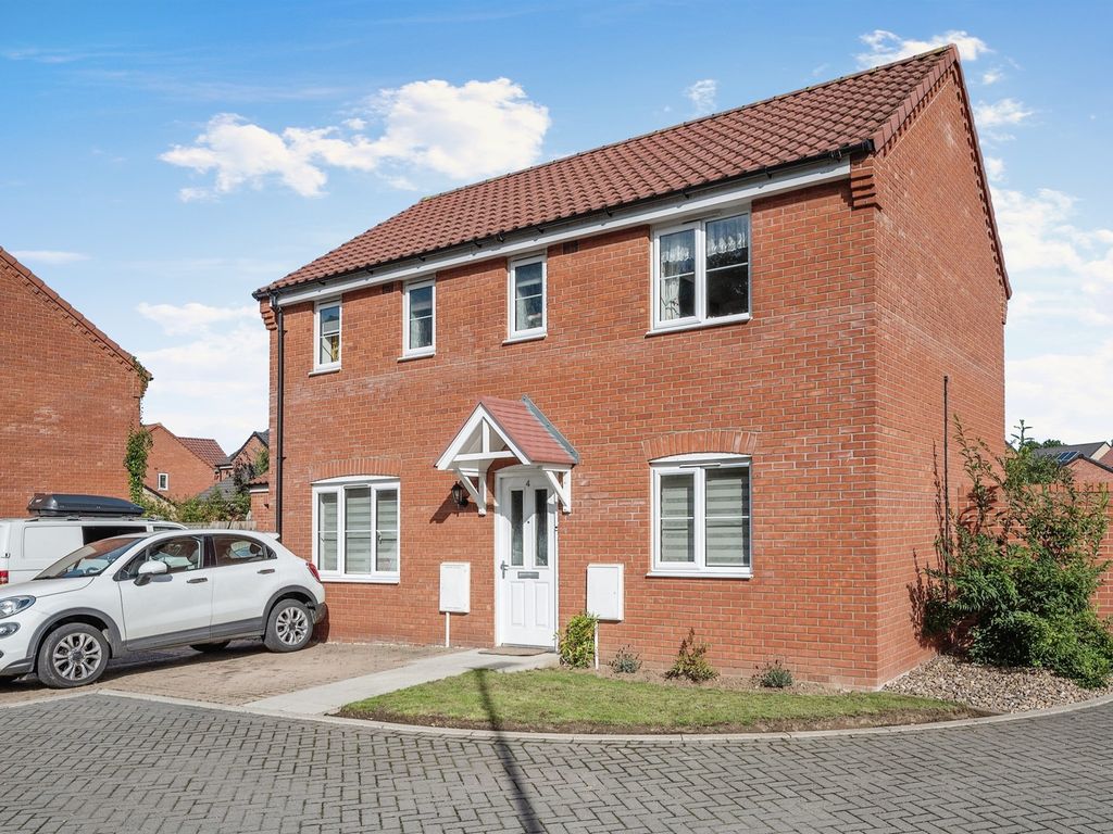 3 bed detached house to rent in Roman Way, Aylsham, Norwich NR11, £