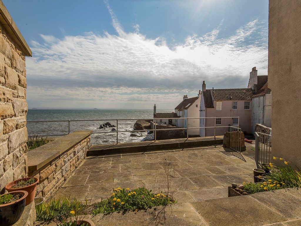4 bed terraced house for sale in Abbey Wall Road, Pittenweem
