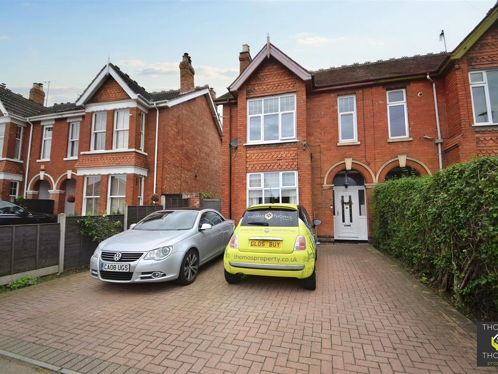 5 bed semidetached house for sale in Podsmead Road, Linden, Gloucester