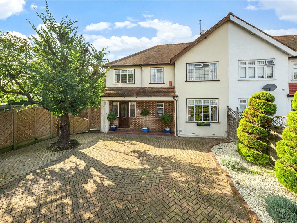 4 bed end terrace house for sale in Blackbrook Lane, Bromley, Kent BR2