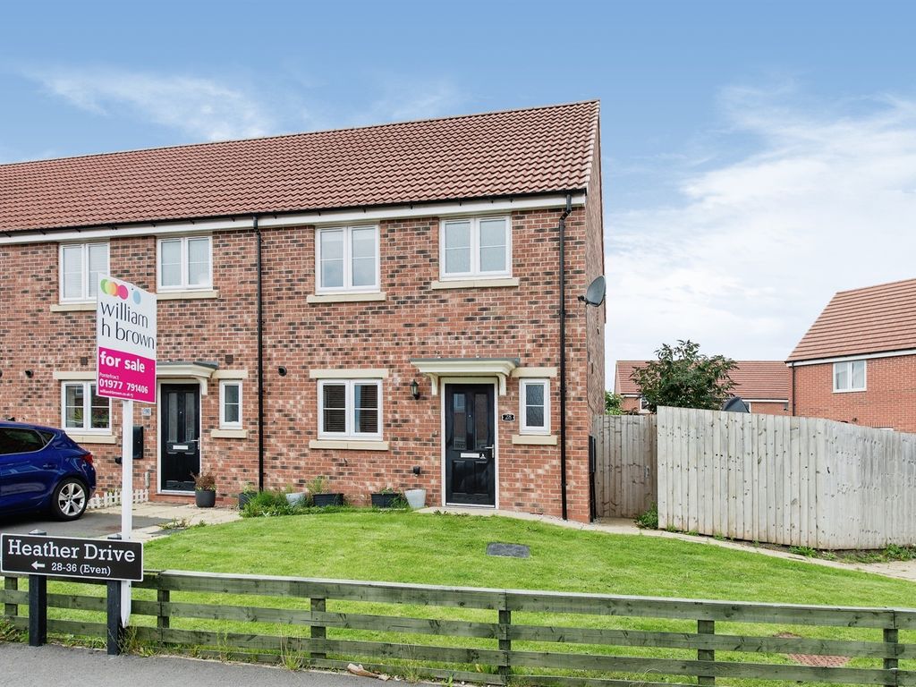 3 bed end terrace house for sale in Heather Drive, Pontefract WF8, £