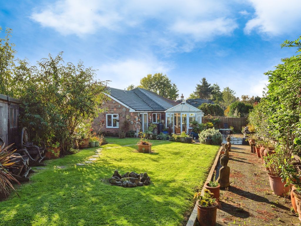 4 bed semidetached bungalow for sale in Cherry Grove, Tonbridge TN10