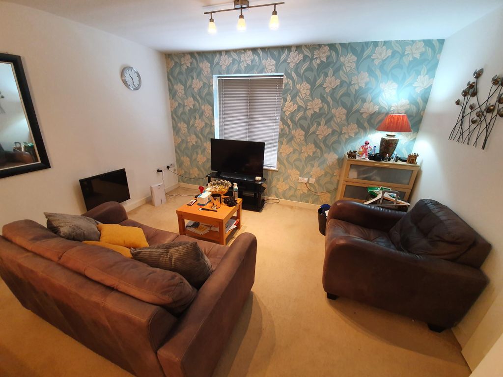2 bed flat to rent in Norton Farm Road, Henbury, Bristol BS10, £1,300