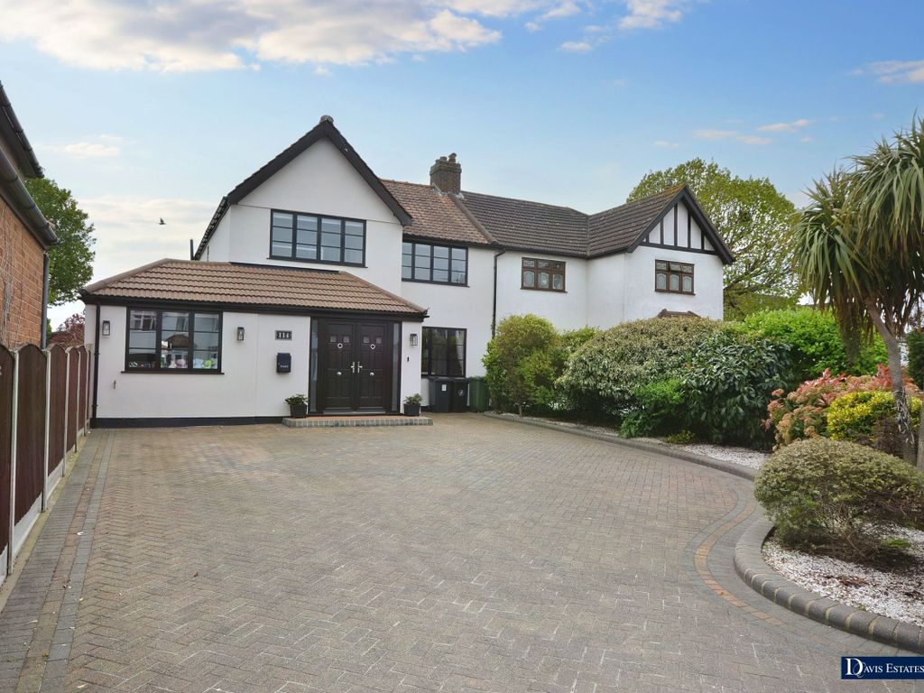 4 bed semidetached house for sale in Squirrels Heath Lane, Ardleigh