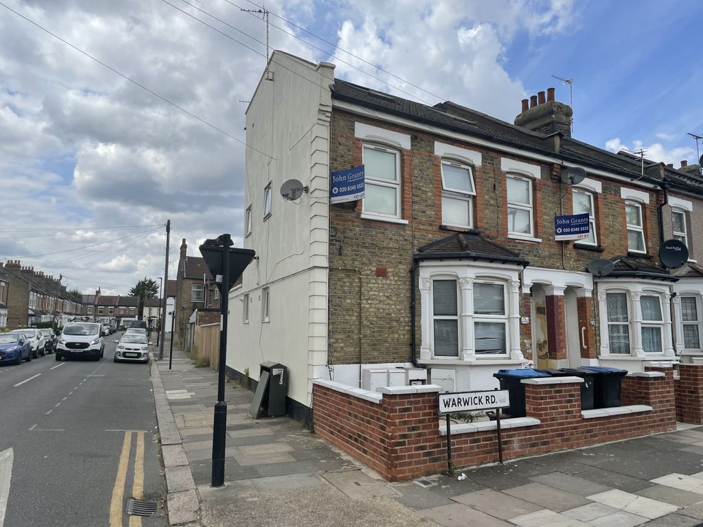 Studio to rent in Warwick Road, Edmonton, London N18 Zoopla
