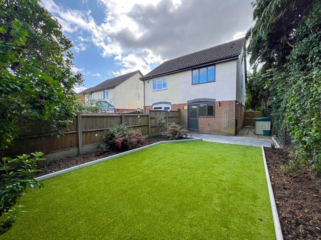 2 bed semidetached house to rent in Fox Way, West Molesey KT8