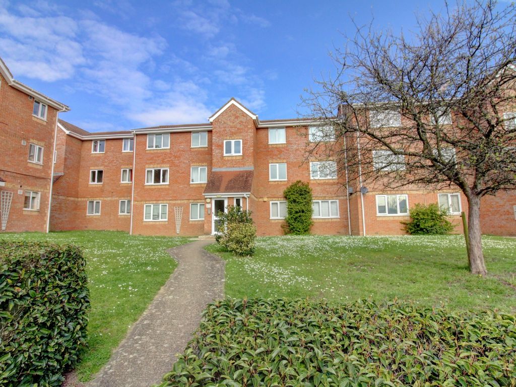 1 bed flat for sale in Walpole Road, Slough, Berkshire SL1, £200,000