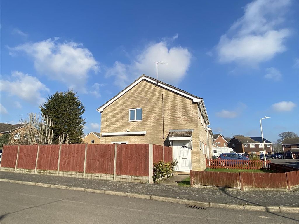 3 bed semidetached house for sale in Southbourne, Kingsnorth, Ashford