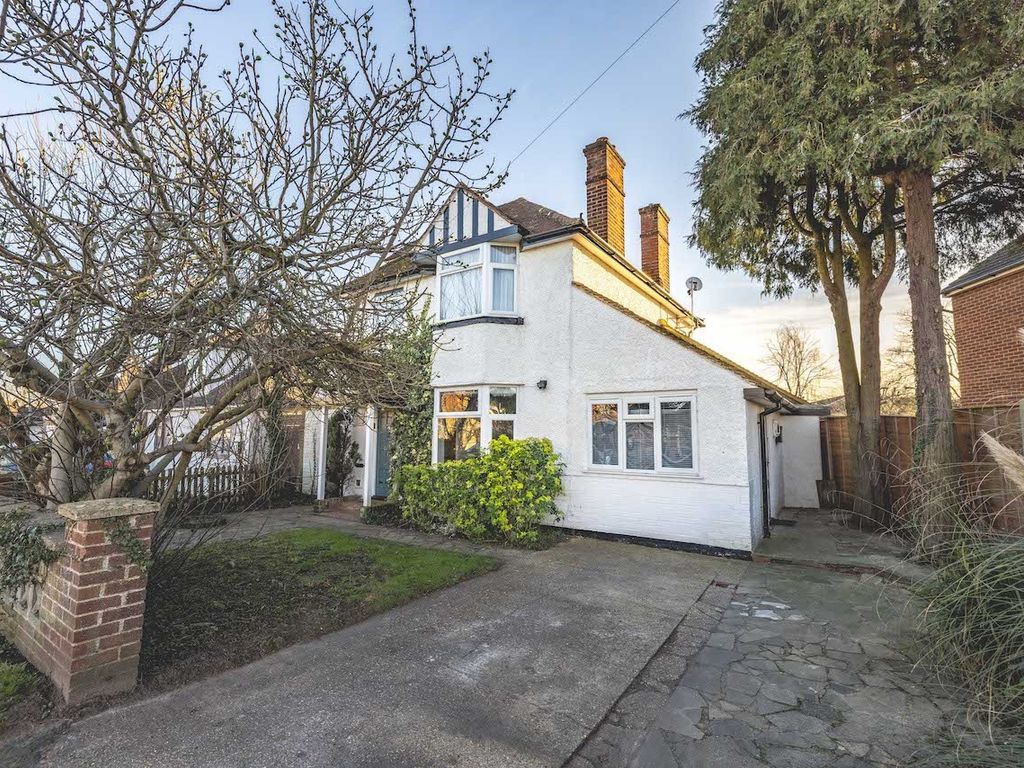 4 Bed Detached House For Sale In Smithfield Road Maidenhead Sl6 £