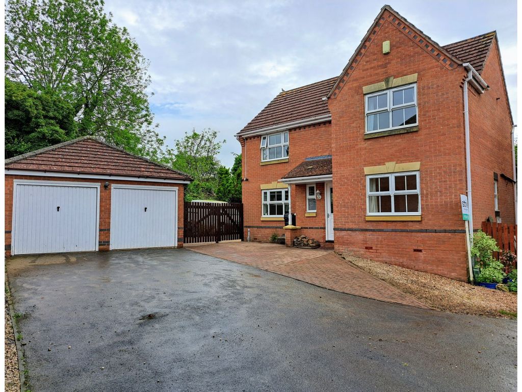 4 bed detached house for sale in Portrush Drive, Grantham NG31, £