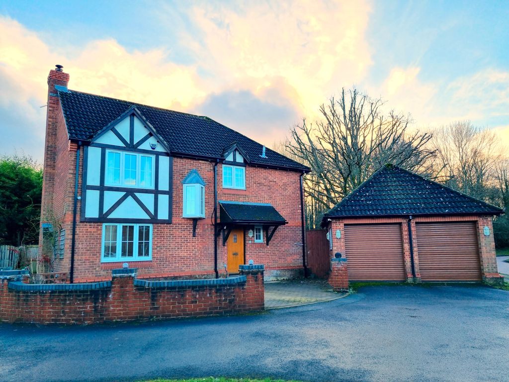 4 bed detached house to rent in Reynolds Dale, Ashurst, Southampton