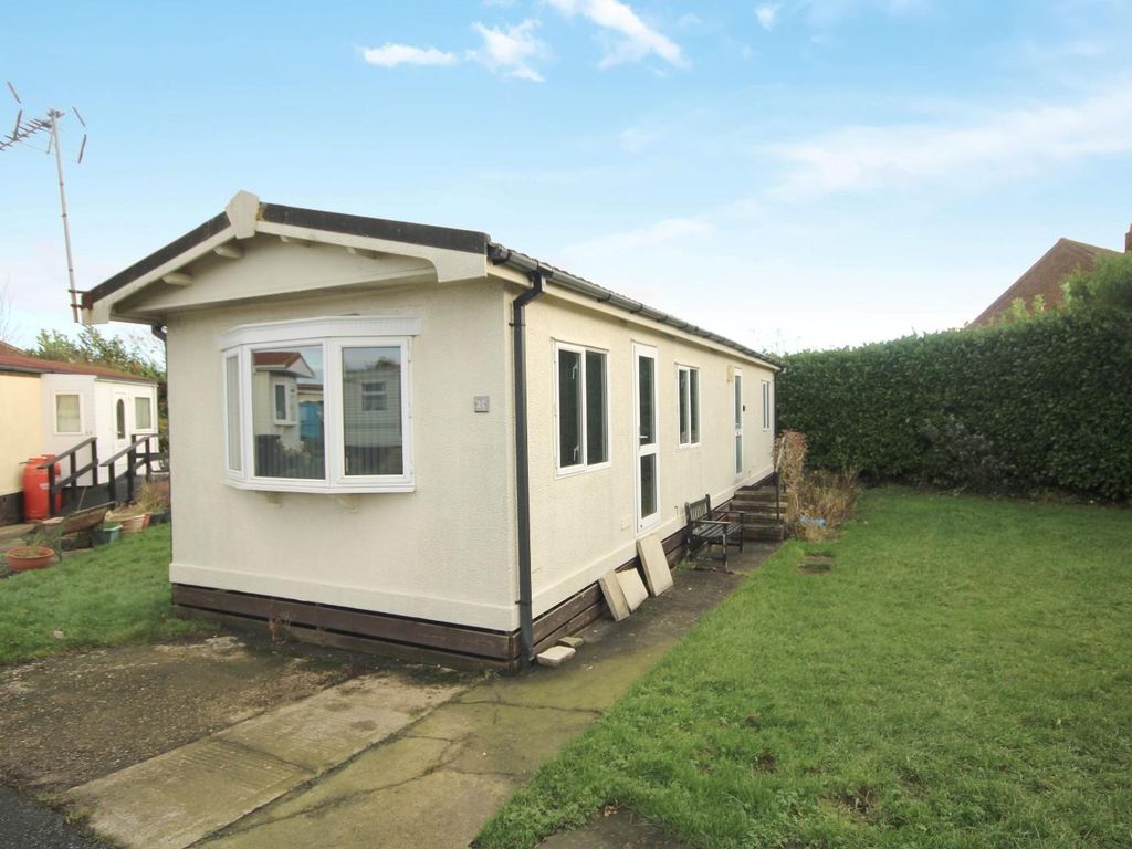 2 bed mobile/park home for sale in Sixth Avenue, Shaws Trailer Park