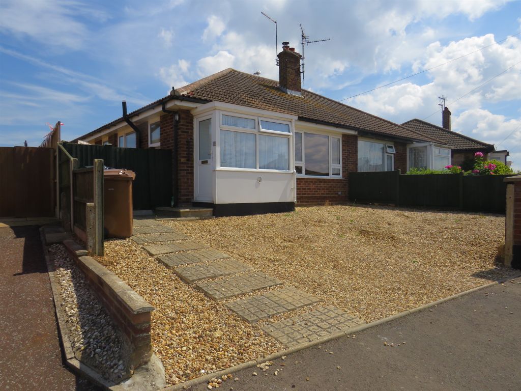 3 bed semidetached bungalow for sale in Chatsworth Road, Hunstanton