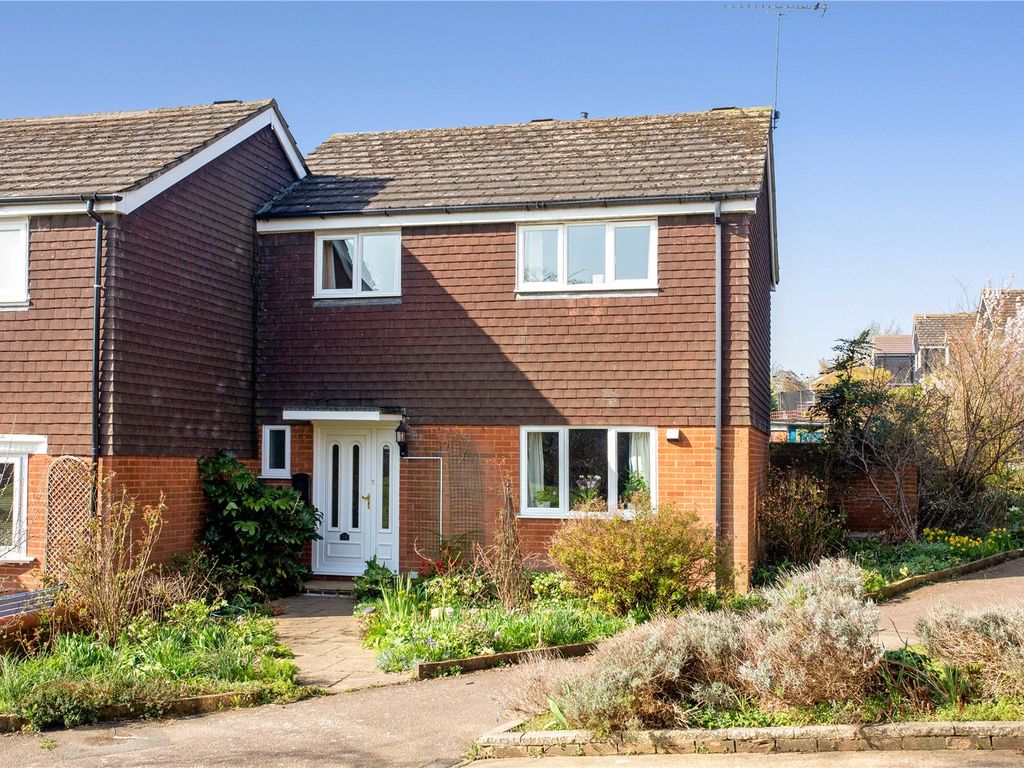 4 bed end terrace house for sale in Parkfield Crescent, Kimpton