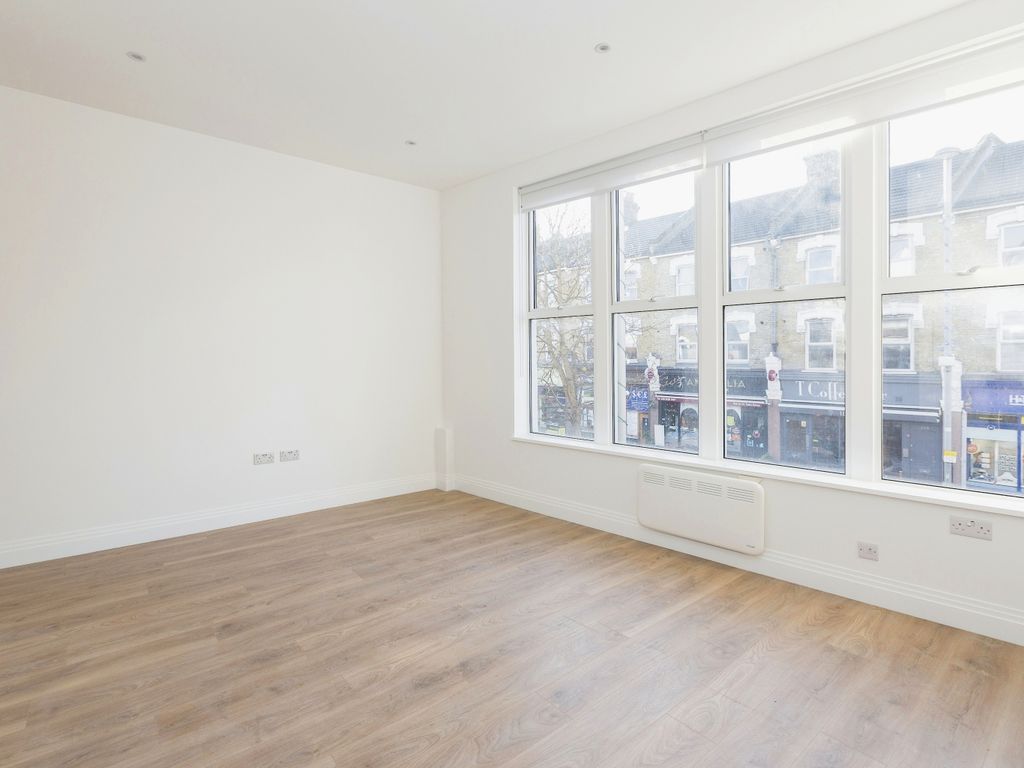 1 bed flat to rent in Outlook Apartments, High Road, Leyton E10, £1,600