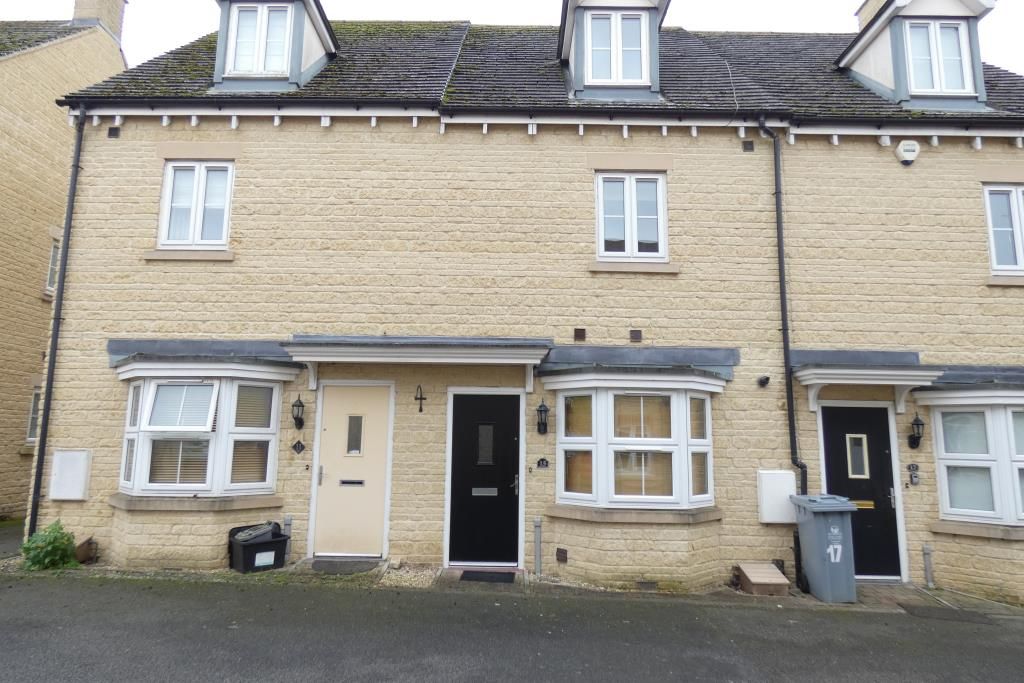 3 bed terraced house to rent in Boundary Way, Carterton, Oxon OX18, £