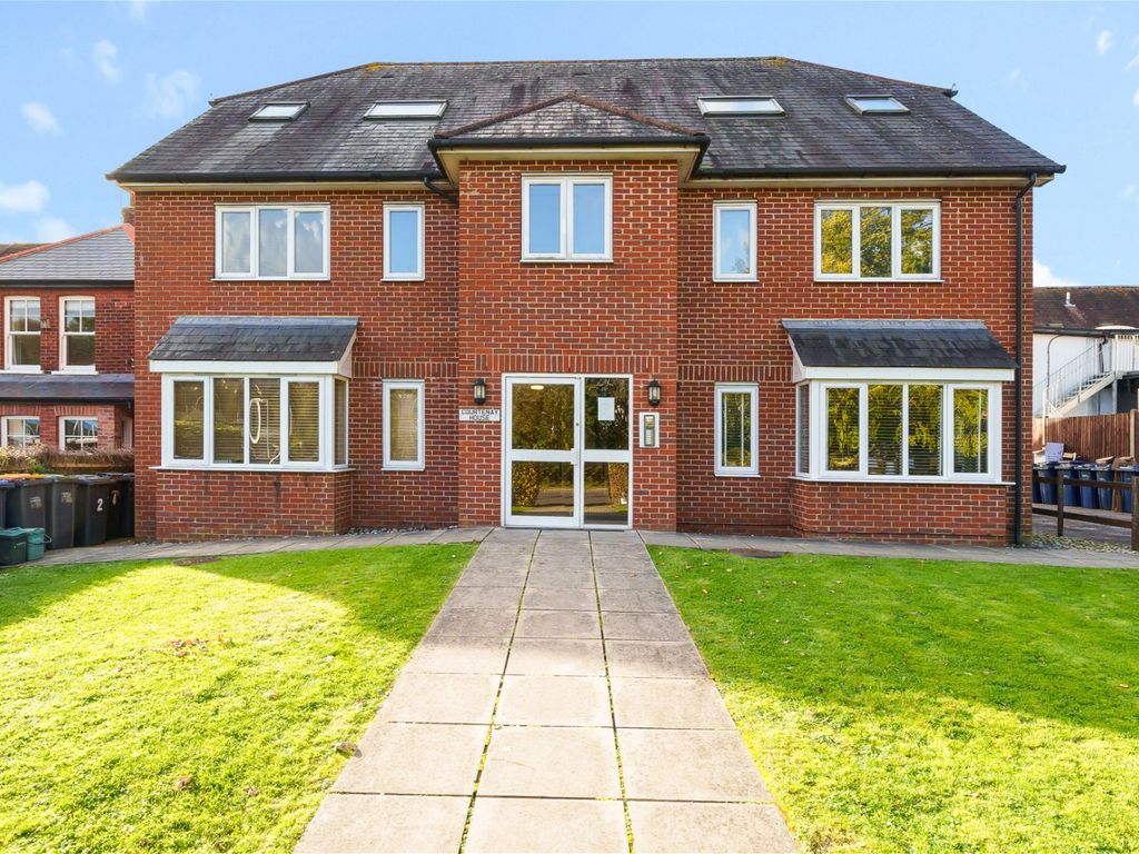 1 bed flat for sale in Second Floor Flat Courtenay House, St