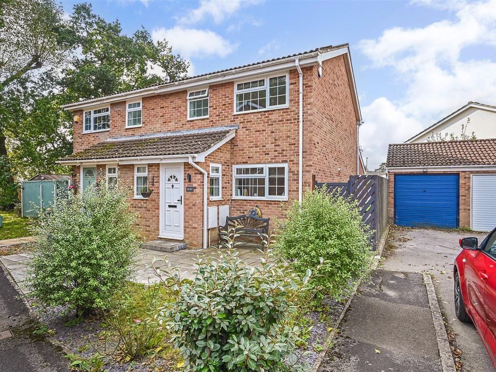 3 bed semidetached house for sale in Farriers Way, Waterlooville PO7