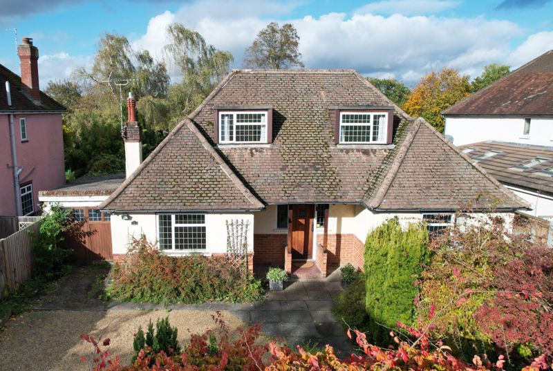 3 bed detached house for sale in Broomleaf Road, Farnham GU9, £950,000 Zoopla