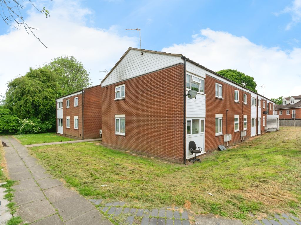 2 bed flat for sale in Longley Crescent, Birmingham B26, £120,000 Zoopla
