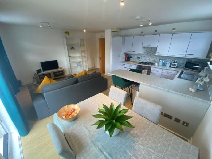 2 bed flat to rent in Albion Gardens, Edinburgh EH7, £1,400 pcm Zoopla