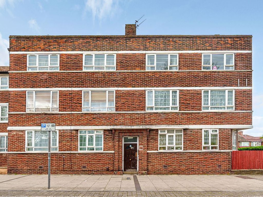 2 bed flat to rent in Beverley Drive, Edgware HA8 Zoopla