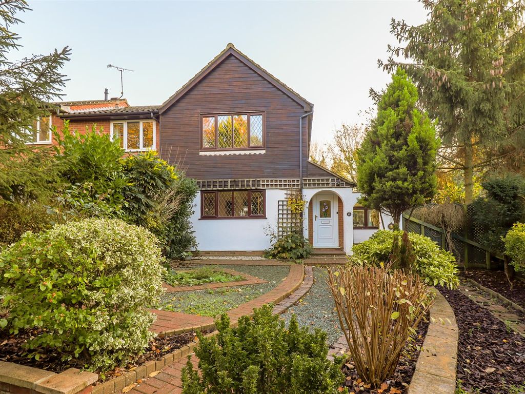 3 bed end terrace house for sale in Downhall Ley, Buntingford SG9 Zoopla