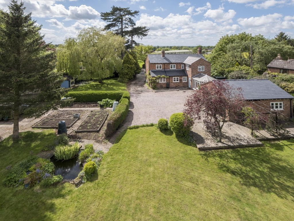 5 bed property for sale in Pool Lane, Tarvin Sands, Tarvin, Chester CH3