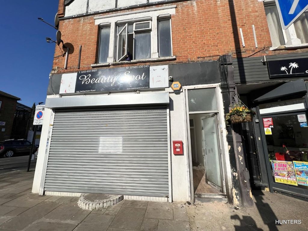 3 bed flat to rent in Twickenham Road, Isleworth TW7 Zoopla