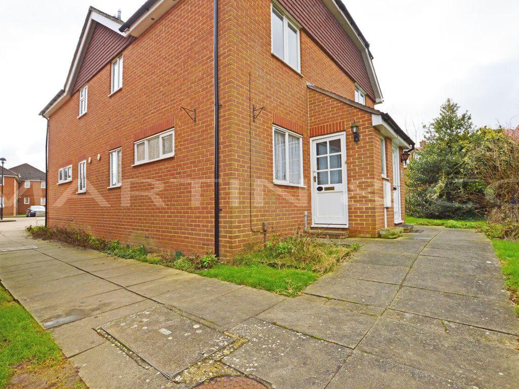 1 bed semidetached house to rent in Wilson Avenue, Rochester, Kent