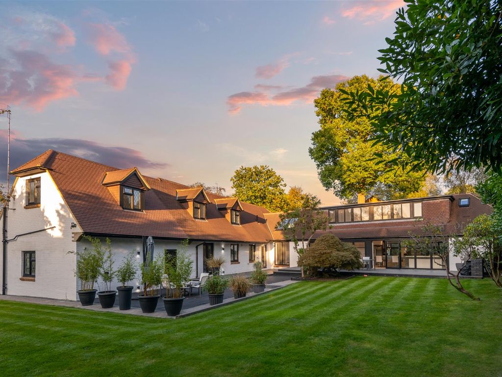 4 bed detached house for sale in Mount Close, Crawley RH10, £1,400,000