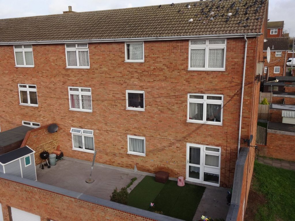 Morris Close, Luton, Bedfordshire LU3  