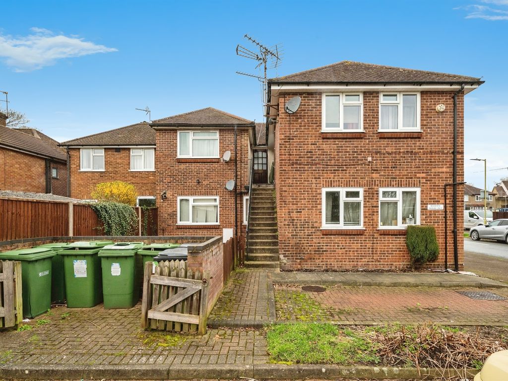 2 bed flat for sale in Cottonmill Lane, St.Albans AL1, £300,000 Zoopla