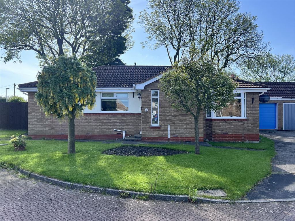 2 bed detached bungalow for sale in East Carr, Cayton, Scarborough YO11