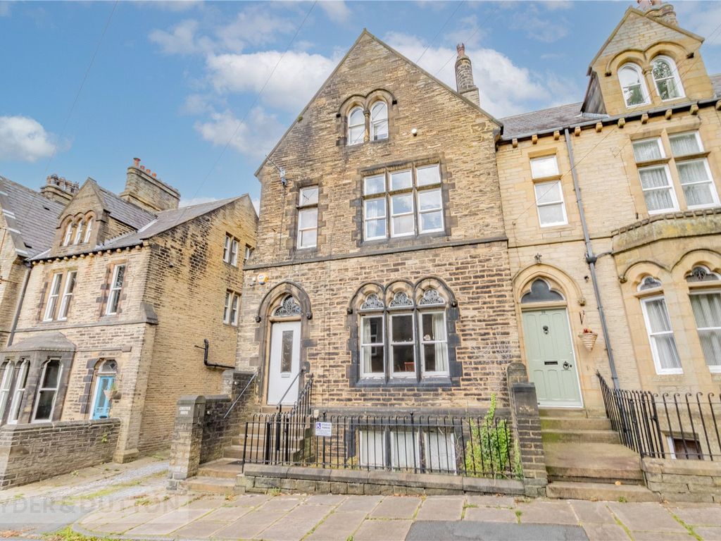 5 bed end terrace house for sale in Chester Road, Halifax, West